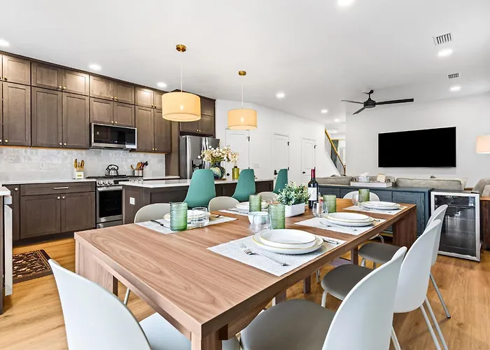 Holiday home Heights House Upscale Retreat Close To Dwntwn &