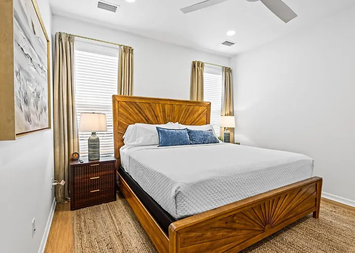 Holiday home Heights House Upscale Retreat Close To Dwntwn & *