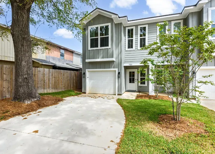 Holiday home Heights House Upscale Retreat Close To Dwntwn &