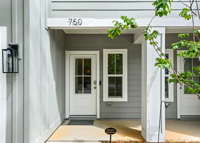 Heights House Upscale Retreat Close To Dwntwn & Holiday home Pensacola