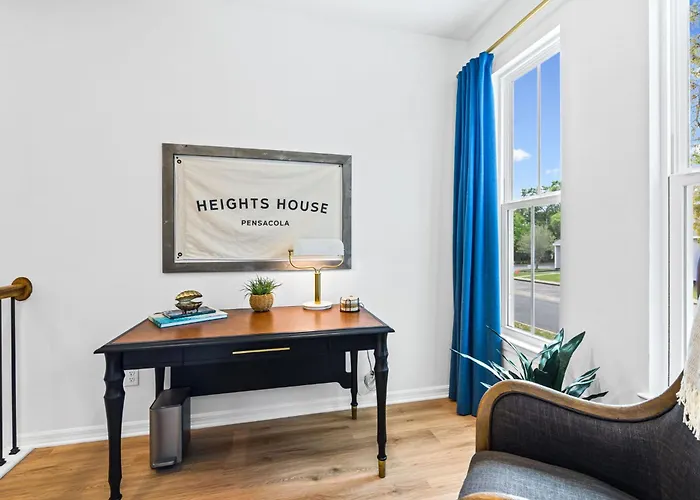 Heights House Upscale Retreat Close To Dwntwn & Holiday home Pensacola