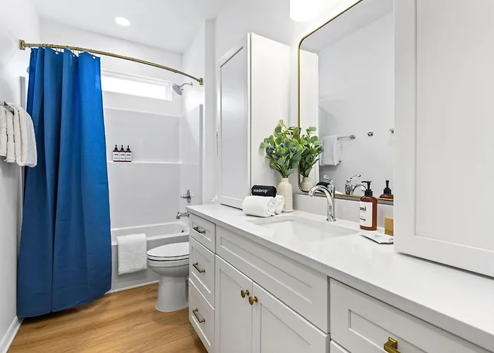 Heights House Upscale Retreat Close To Dwntwn & Holiday home *